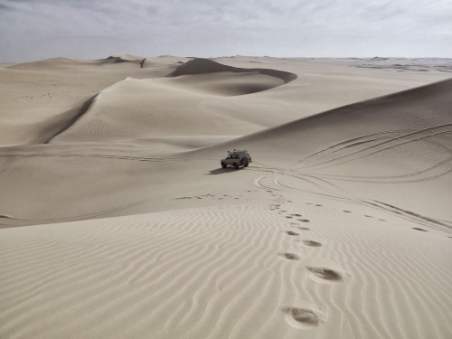 sand-summer-desert-car